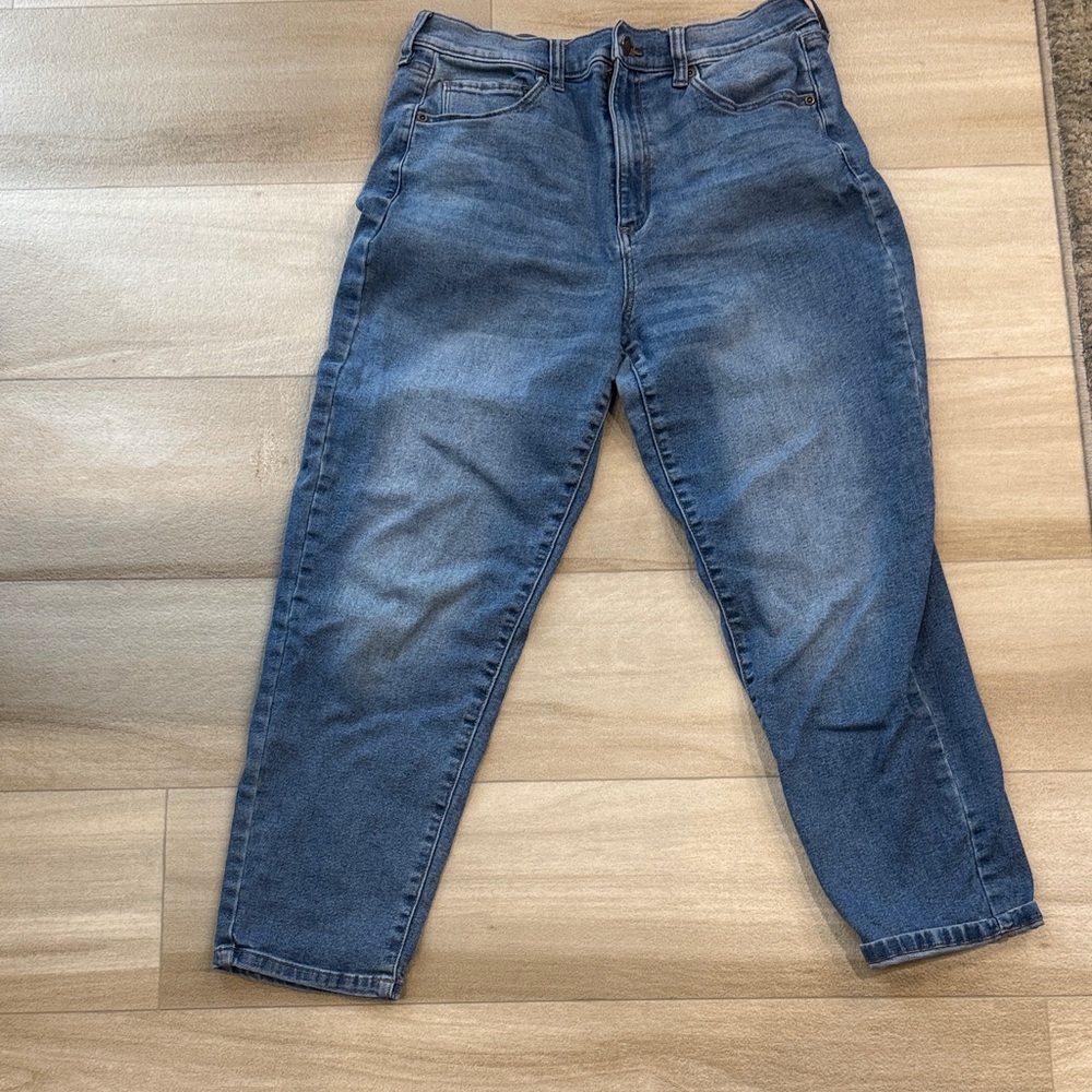 Classic Blue Women's Cropped Jeans